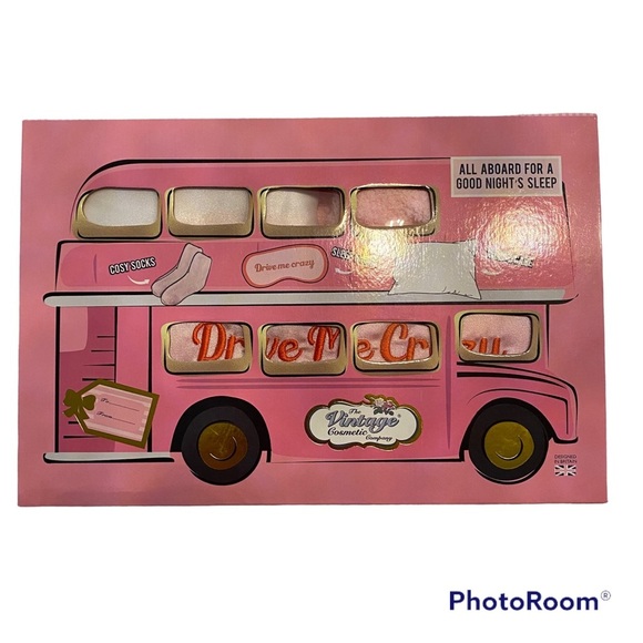 The Vintage Cosmetics Other - NWT The Vintage Cosmetics gift set. in box